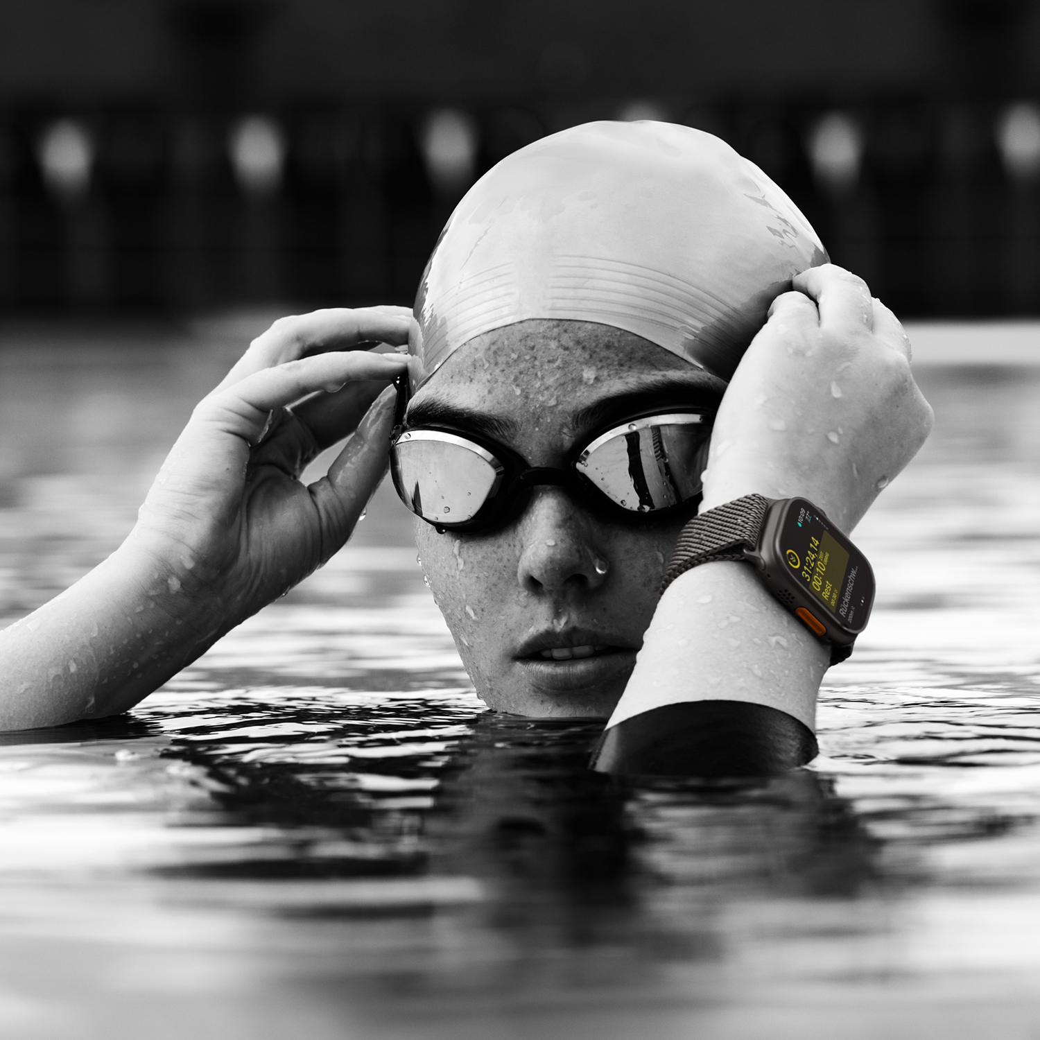 Produktbild: Apple watch ultra 2 49mm schwarz titanium milanese loop schwarz bild position 8