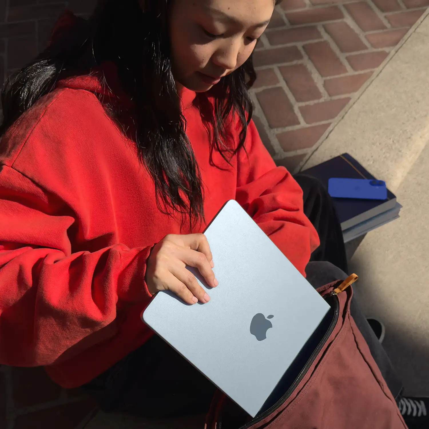 Macbook Air 13.6'' - M4  10-Core CPU  10-Core GPU - 24 GB - 512 GB SSD - Silber - 2025